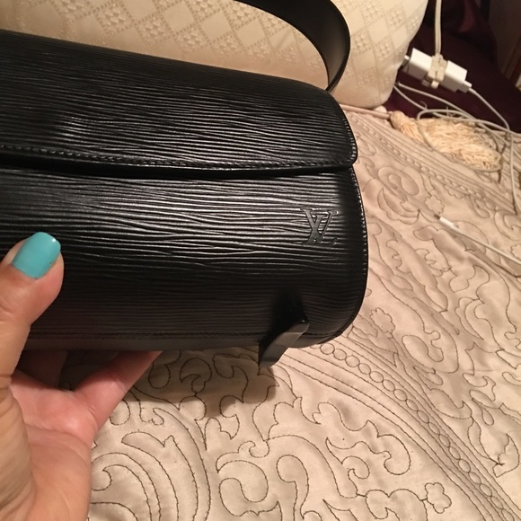 Epi  leather Louis Vuitton 💯 authentic bag - Picture 5 of 8
